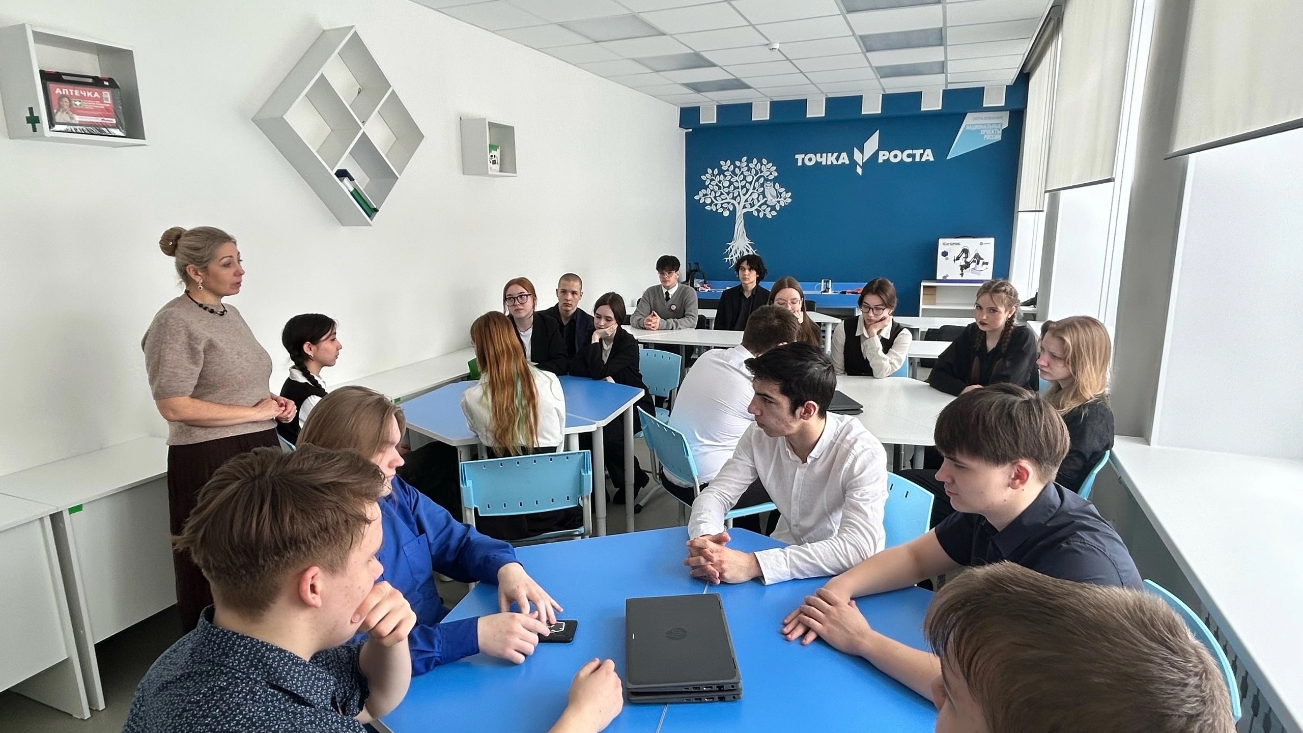 В рамках недели науки математики и информатики прошла познавательно-развлекательная игра среди учащихся 10-11 классов &amp;quot;ИнфоГены&amp;quot;..