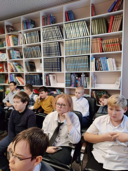 25 октября 2022 года учащиеся 5 а класса МОУ &quot;СОШ №42&quot; г.Воркуты посетили поселковую библиотеку..