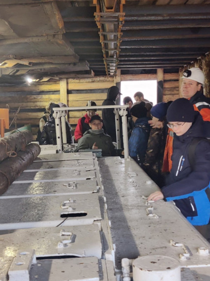 4 октября 2023 года учащиеся МОУ «СОШ №42» г Воркуты посетили выставку горно-шахтного оборудования на территории ВМЗ..